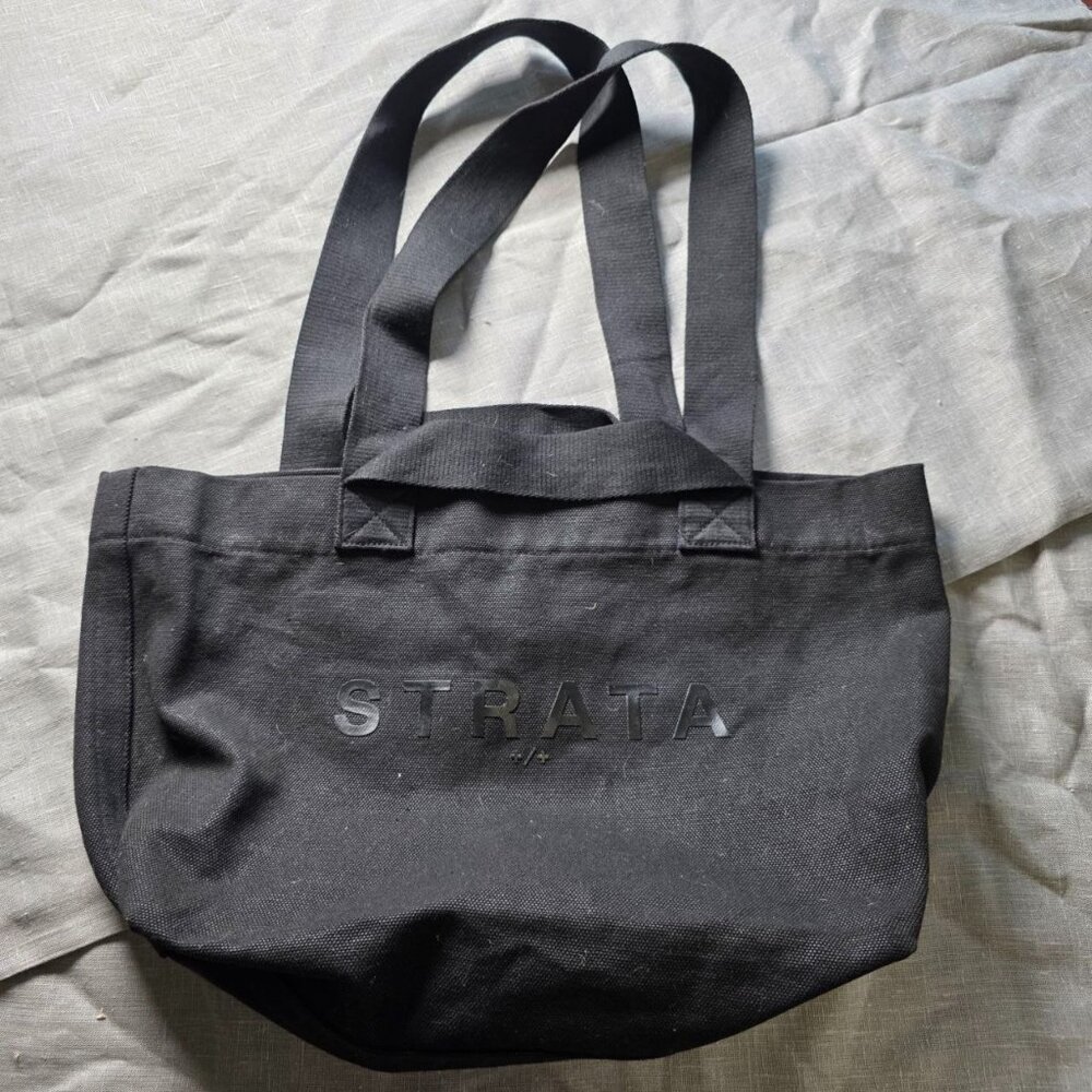 NWT STRATA +/+ Shopper 02